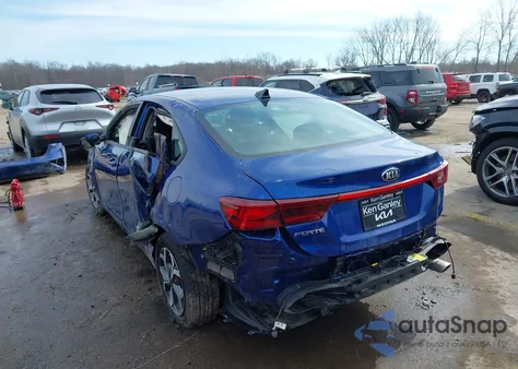 2021 Kia Forte Lxs z USA, uszkodzony, nr VIN 3KPF24AD3ME377416